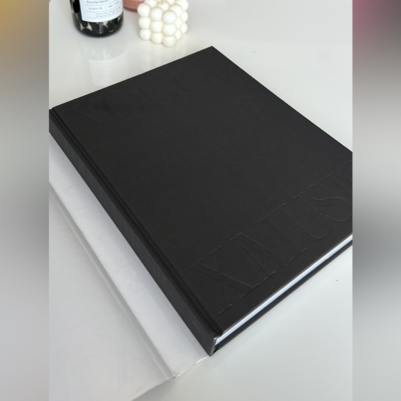 VOGUE x MUSIC Coffee Table Book - Picture 9 of 10